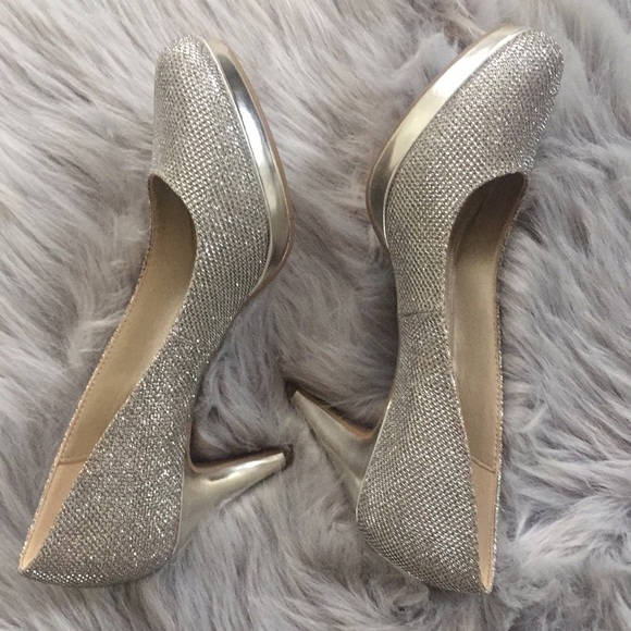 bandolino silver heels